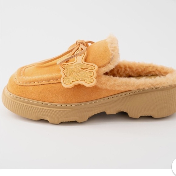 Burberry Stony faux fur suede mules Marshmallow peach orange size 39 US9 - Picture 2 of 5
